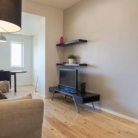 Lovelystay Modern Flat In Anjos Appartement